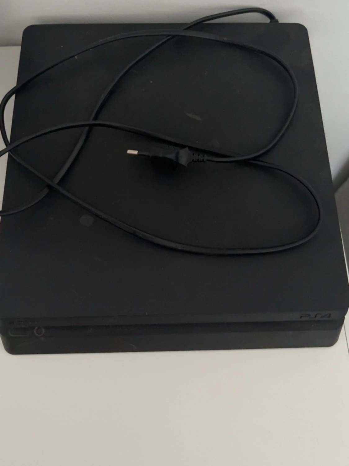 PlayStation 4 Slim svart konsol