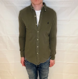 Polo Ralph Lauren Featherweight Mesh Shirt Olive Green Men's - Begagnad Ralph Lauren skjorta i grön bomull. Storlek S men passar som M.