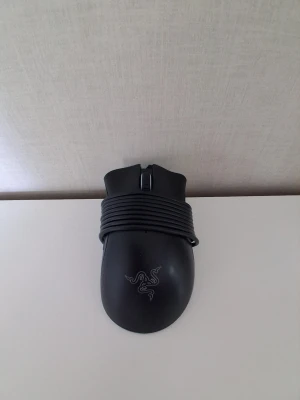 Razer DeathAdder gamingmus  - Säljer en Razer gaming mus använt i gott skick och fungar som det ska, för endast 199kr. Har ni funderingar eller är intresserad skriv till mig.