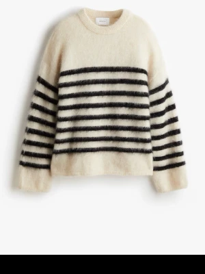 Hm edition mohair trkja - Tröja i mohair från hm edition som är jätte skön och fin, den är svart och créme färgad