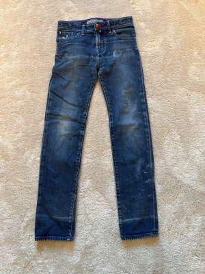 Jacob choen  - Snygga blå slim fit jeans från Jacob Cohën i storlek 10A vilket är 130-140 cm säljs för endast 299, skriv vid frågor.