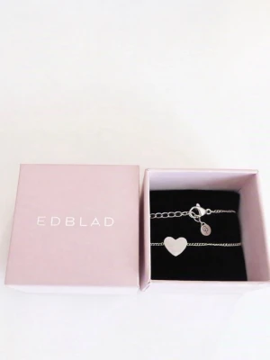 Silverarmband - Edblad - Snyggt och stilrent armband i silverfärg från Edblad. 