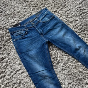 Dondup George jeans NYSKICK - Säljer dessa sällsynta Dondup George jeansen!⭐️ Skick : NYSKICK!🙌 Storlek : W33!🤝Nypriset ligger på 3000kr /// hör gärna av er om ni har funderingar!👍