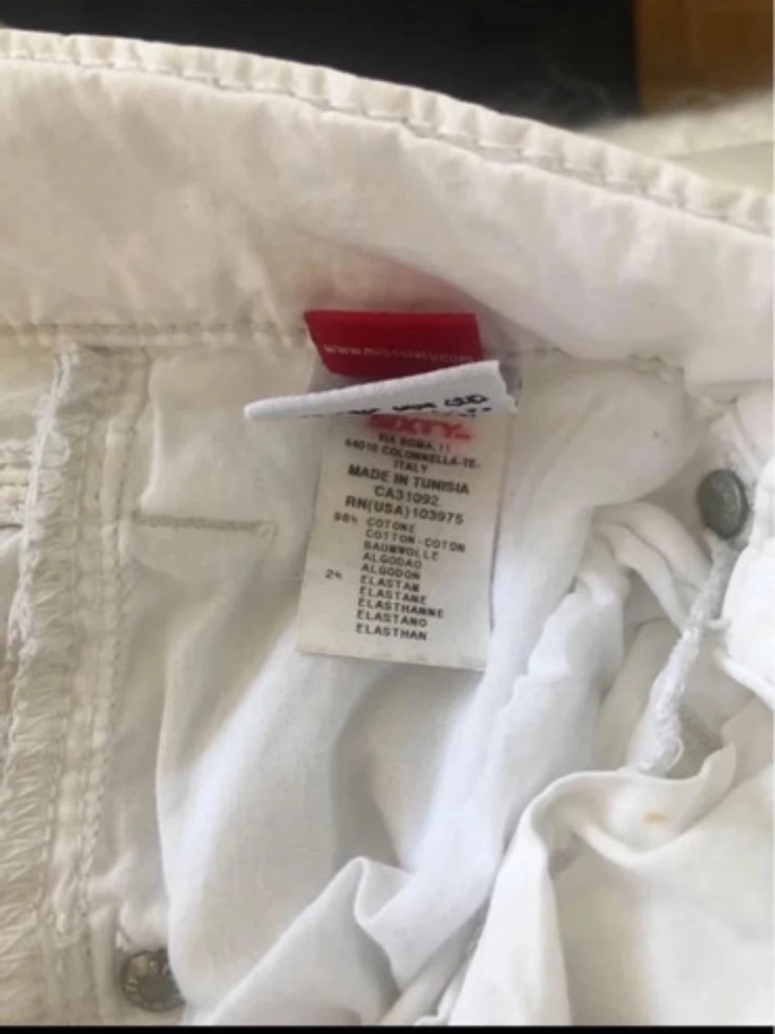 Vita byxor med broderad detalj - 4