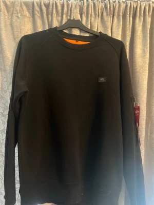 Alpha industries svart tröja  - Alpha industries svart tröja storlek S i fint skick 