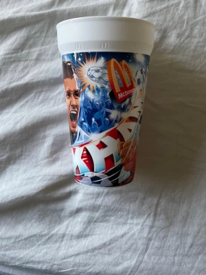 McDonald's fotbollsmugg Beckham - Snygg oanvänd plastmug från mcdonalds. 1 av dom andra 6. Perfekt för samlare eller dom som saknar denna.