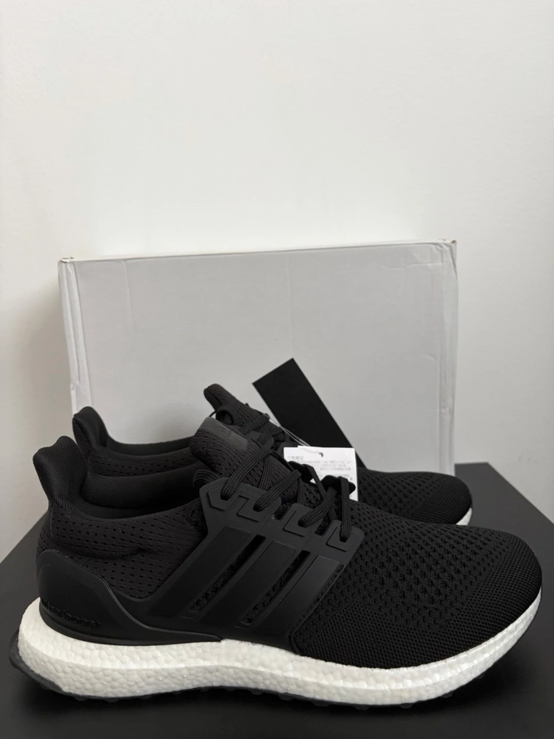 Svarta Adidas Ultraboost sneakers - 1