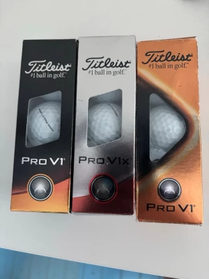 Helt nya Pro V1 och Pro V1x bollar - Två 3 pack pro v1 och ett 3 pack pro v1x. Allt helt nytt.