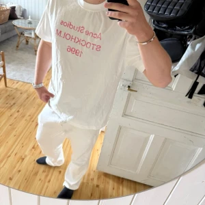 Acne studios Tshirt - Snygg oversized acne Tshirt med rosa text 