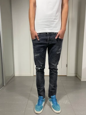 Dondup Jeans - Säljer nu dessa Dondup Jeans, mått ca 39,5 o 100 cm. skriv för fler bilder/frågor🙌🏼 