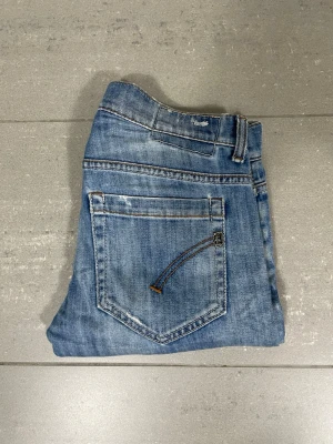 Dondup George Jeans  - Säljer nu dessa Dondup George Jeans, mått ca 37 o 102 cm. skriv för fler bilder/frågor🙌🏼 