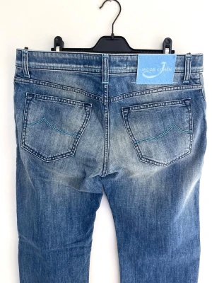 Jacob Cohën Jeans - Riktigt feta Jeans från Jacobcohen! Toppskick, inga defekter. Står storlek 34, Midja=44, Längd=90. Passar någon som är runt 170 skulle jag säga. Kontakta mig för fler frågor och funderingar!