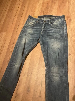 Dondup jeans  - Blåa jeans köpta på Plick. Modell är Ritchie Skinny Fit. Storlek 32.
