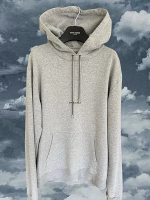 Saint laurent hoodie  - Saint laurent small box hoodie i storlek S inga defekter- givetvis äkta priset är diskuterbart 