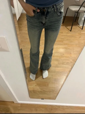 jeans - jättefina jeans med snygga fickor där bak. aldrig använt. passar perfekt till strl xs-s
