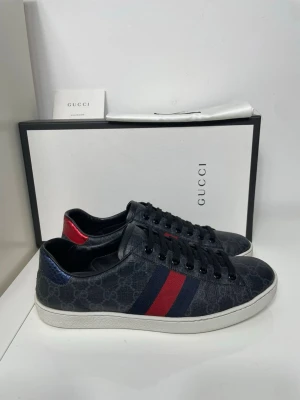 Gucci Ace Skor - Säljer nu dessa Gucci Ace skor, skriv för fler bilder/frågor🙌🏼