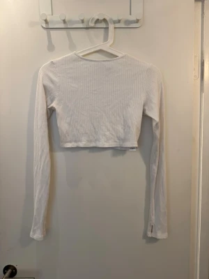 Ribbad croppad långärmad topp - Ribbad croppad långärmad topp