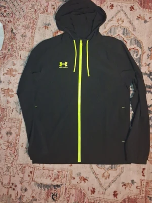 Söker byten - Sökee byten med vilken tracksuit som helst från under armour eller nike, helst strl s eller M