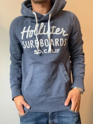 Vintage Hollister Hoodie - Sjukt snygg Hollister Hoodie | Storlek M | Mycket bra skick | Modellen är 175cm, 70kg