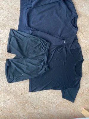 BUNDLE!! Allt dehär - S - Allt dehär för 99kr, snabb leverans 🚚, köp i bulk✅