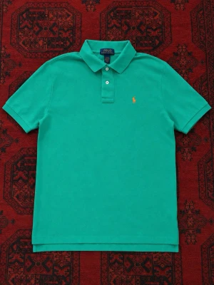 Grön pikétröja från Polo Ralph Lauren - Skick 8/10 | storlek barn 14-16 år vilket motsvarar Vuxen XS/S | tvättas och fräschas upp innan frakt! 🤝💯