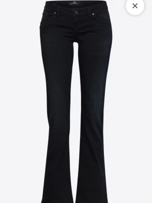 Svarta lbt jeans valerie  - Säljer dessa svarta valerie lbt jeans. Nypris :799💕