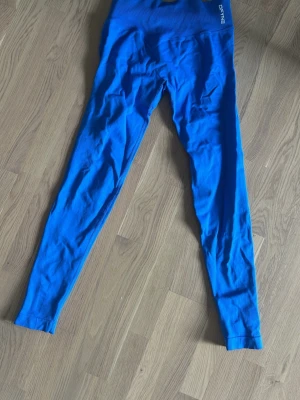 Impact tights DFYNE - Impact tights från dfyne i förgen electric blue, sparsamt använda🥰