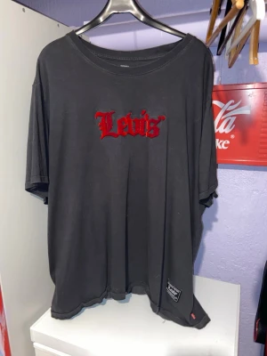 Oversized Levi’s Tshirt - 4xl eller passar bra som oversized eller Tshirt klänning 