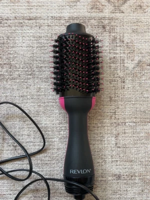 Revlon värmeborste - Värmeborste från Revlon. Använd men i gott skick! 
