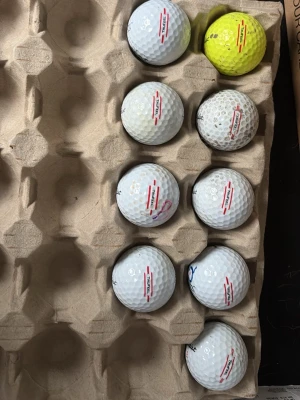 Golfbollar Titleist - Säljer 9 st truefeel skriv vid fundering tvättas vid köp