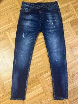 Dsquared 2 Jeans - Helt nya har aldrig använts. Storlek 46.