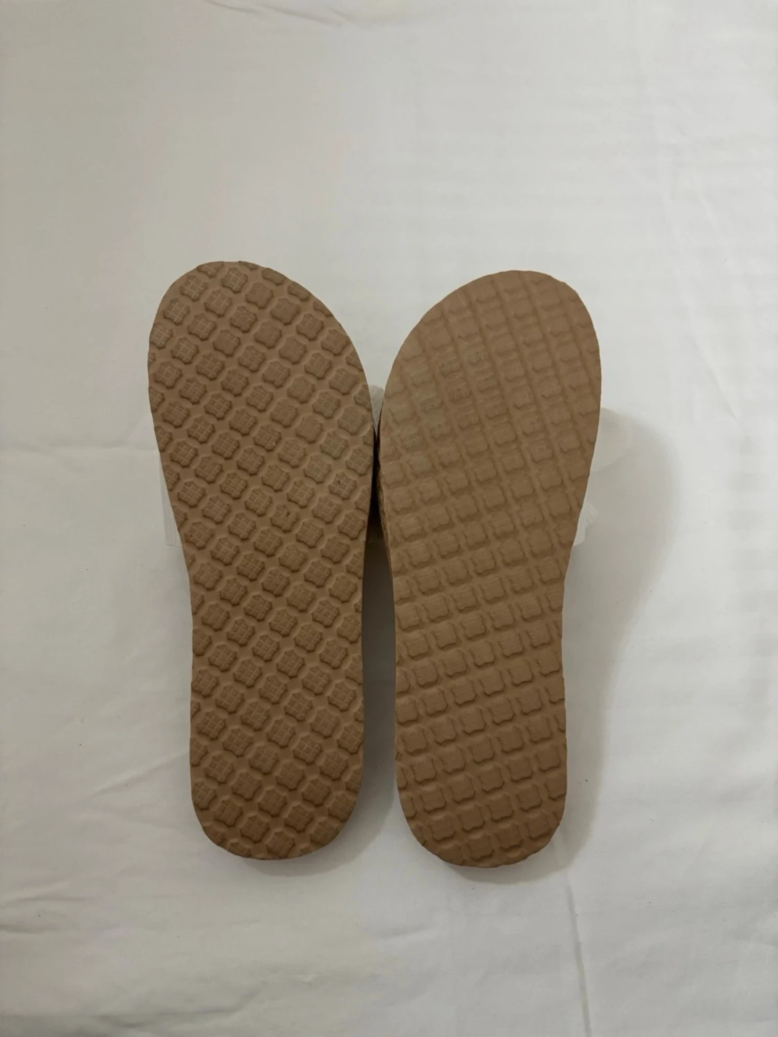 Beige sandaler med stora vita rosetter - 3