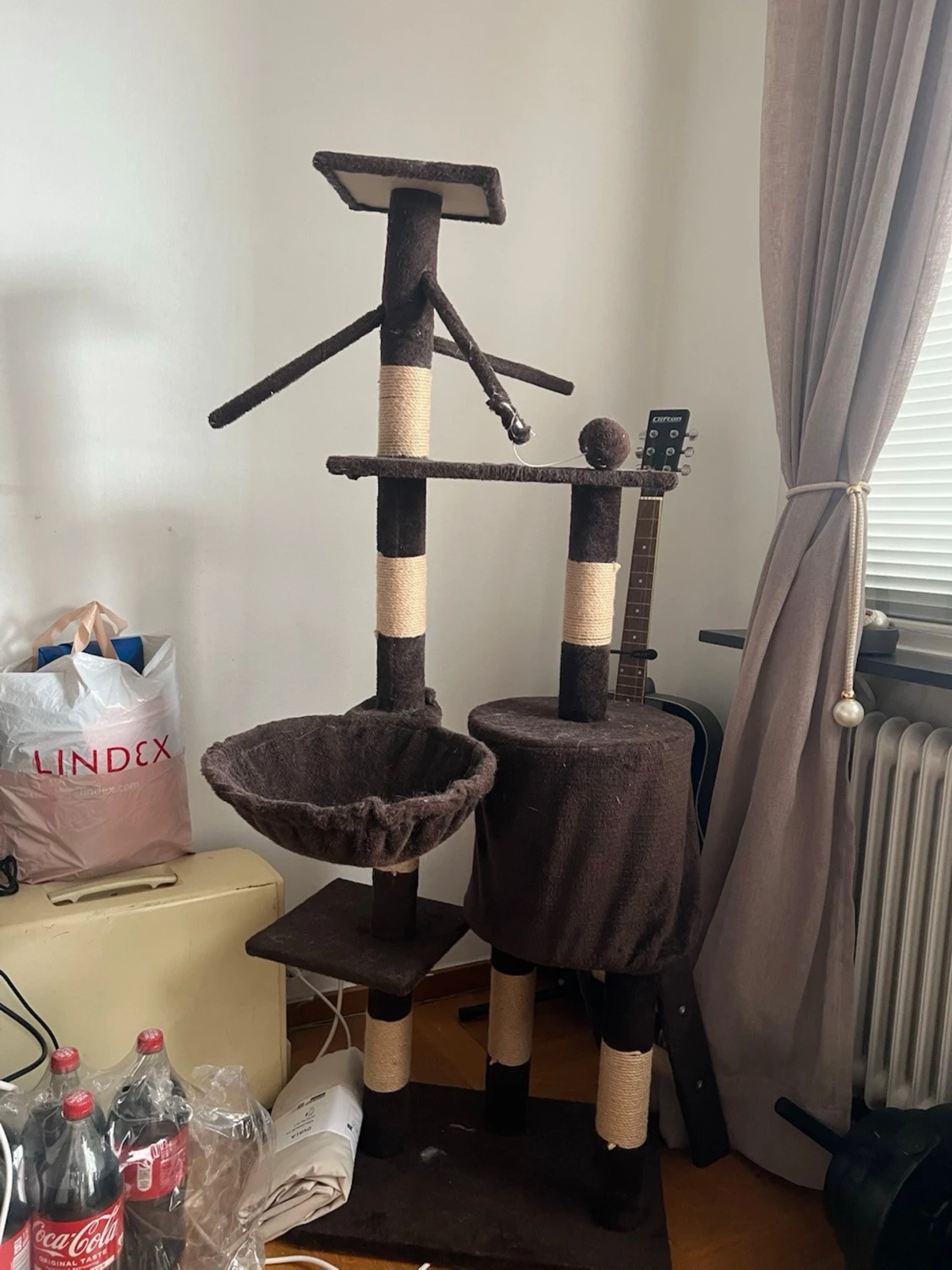 Stort kattpaket med klösträd och tillbehör - 1