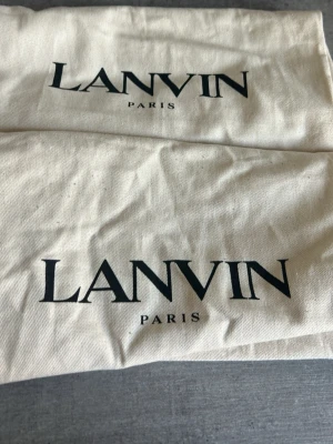 Lavins dustbag  - Säljer dessa dusbags perfekt för vilka skor som helst men passar bäst till er som har lanvins och saknar dustbag.