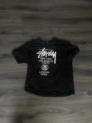 Stüssy T-shirt  - Stussy tshirt i utmärkt skick knappt använd i storlek XL 