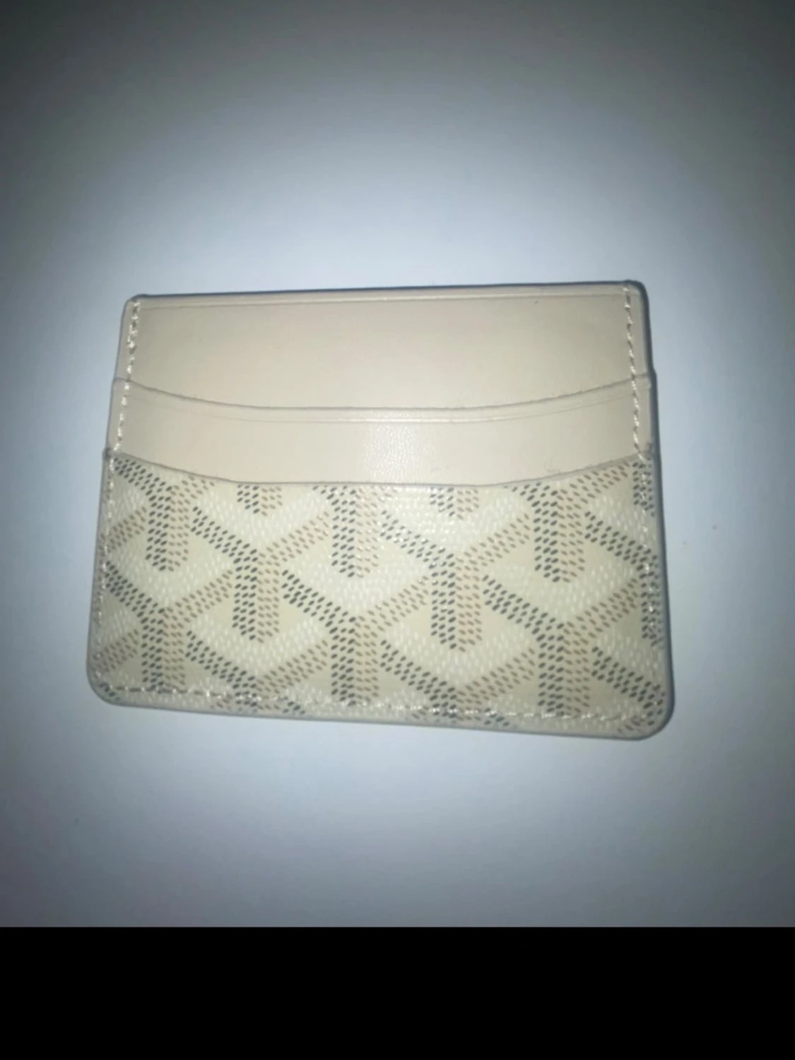 Beige kortfodral med mönster - 1