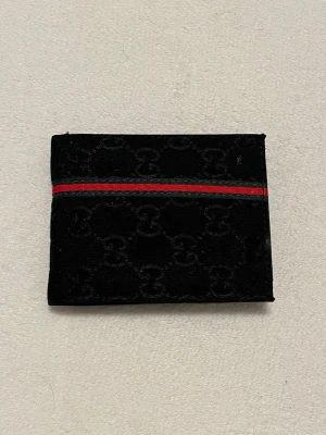 GG - Säljer denna plånbok eftersom den aldrig används. Skicket är helt nytt och fint , Jättefint lädermaterial inuti, priset kan diskuteras!