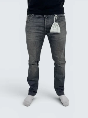 Jacob Cohën 622 Jeans - Skick: 7,5/10, inga defekter. | Ingår: Jeans och tillbehör. | Nypris: +- 6000 SEK. | Modellen är 182 cm.