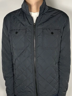 Quilted jacka - 👕 Plagg: Quilted jacka                                                                 📏 Storlek: L                                                                                                              ✨ Skick: Fint skick                                                        💬 Vid frågor är det bara att skriva!                                                                                          🛍️ Gramenti