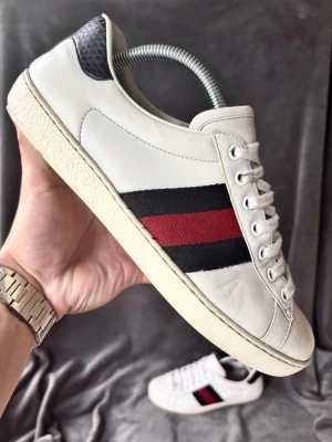 Gucci ace skor - Orginalstorlek 7~eu 42 fråga om innermått vid osäkerhet