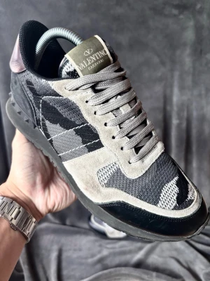 Valentino rockrunner skor - Valentino rockrunner skor | orginalstorlek 40, brukar sitta lot 41, fråga om innermått vid osäkerhet 