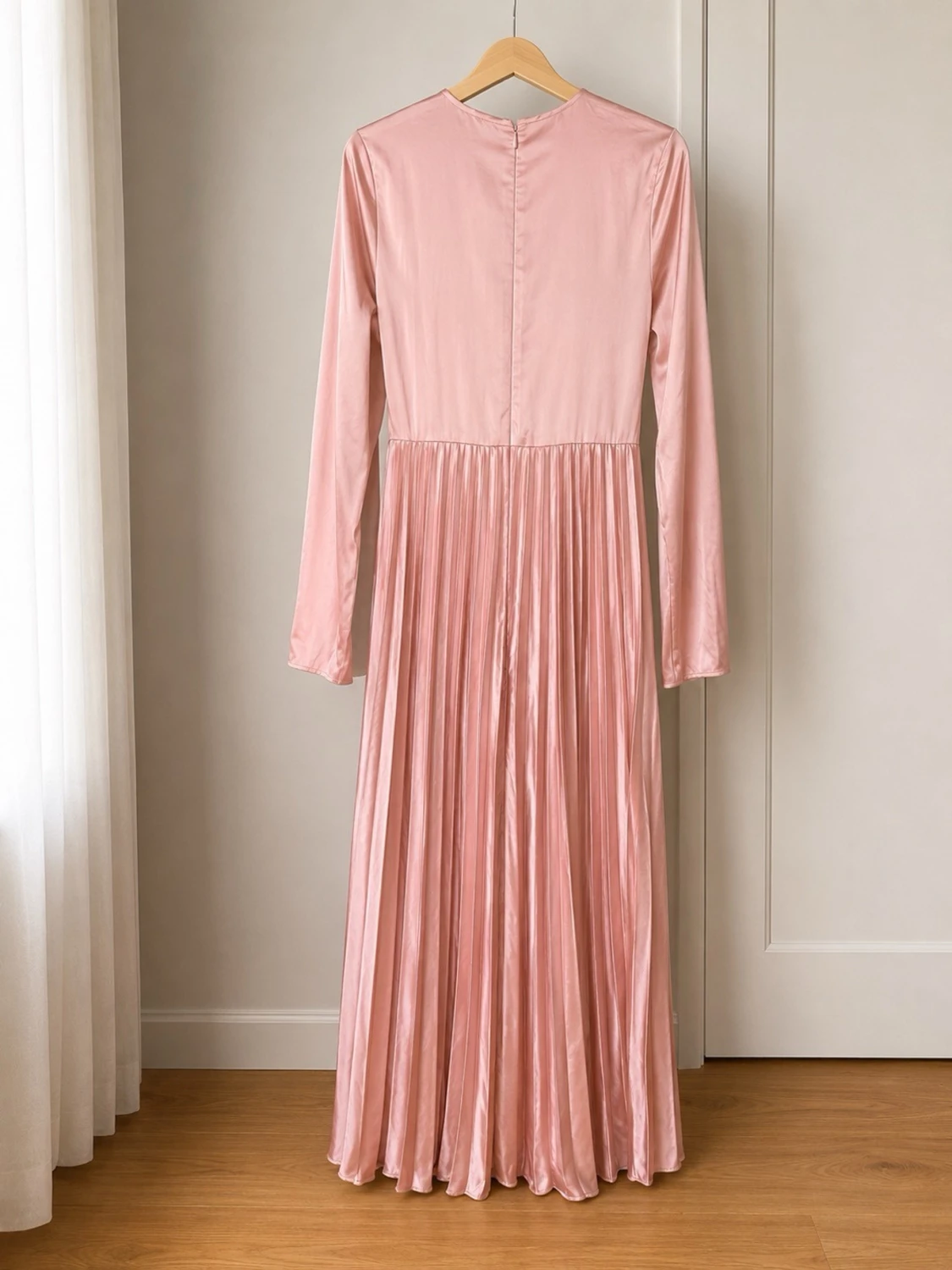 Lång rosa klänning med broderi - 1