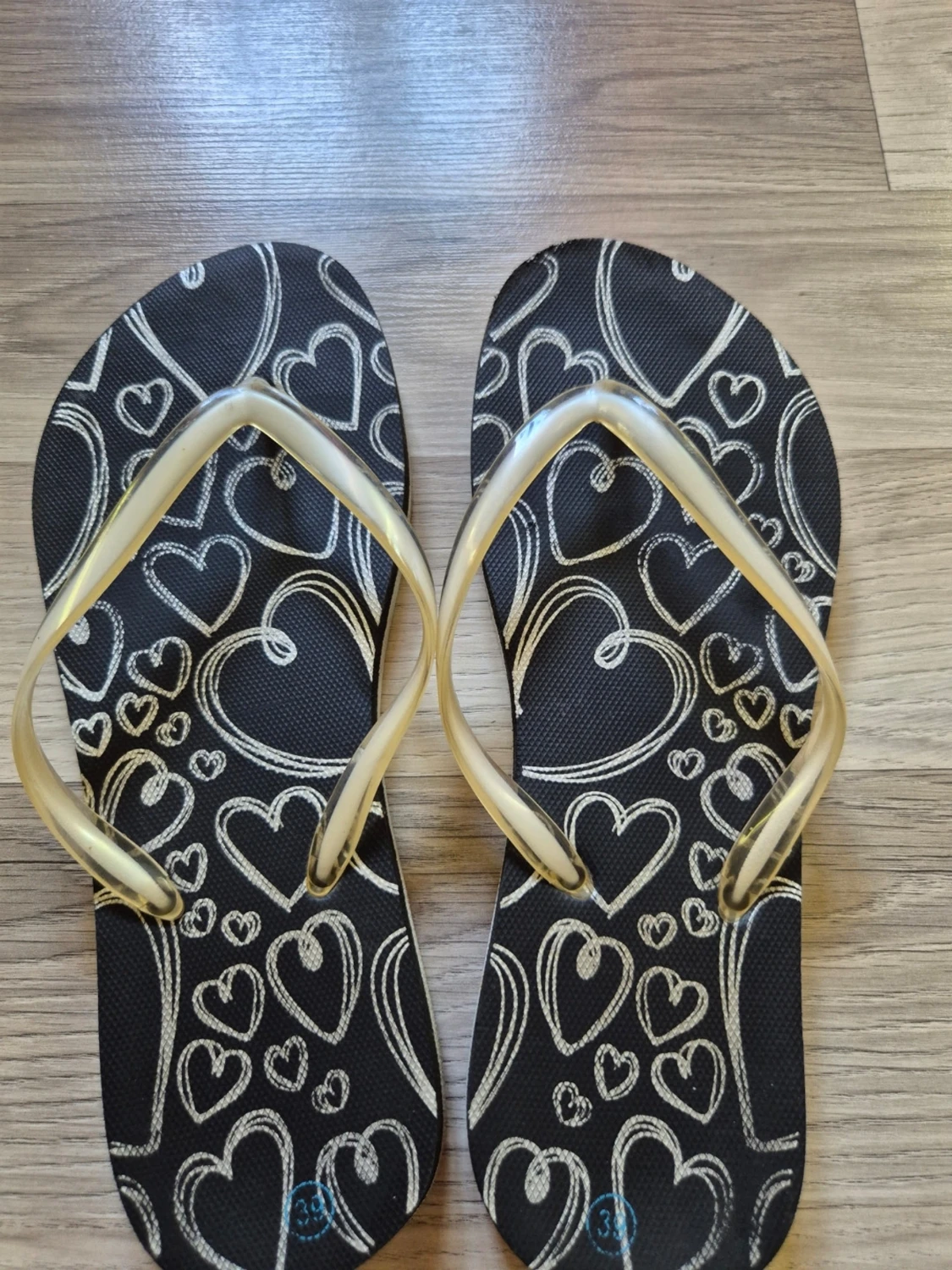 Svarta flipflops med hjärtmönster - 3