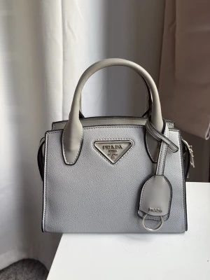 Prada väska  - Prada väska , köpt utomlands men jätte bra skick 