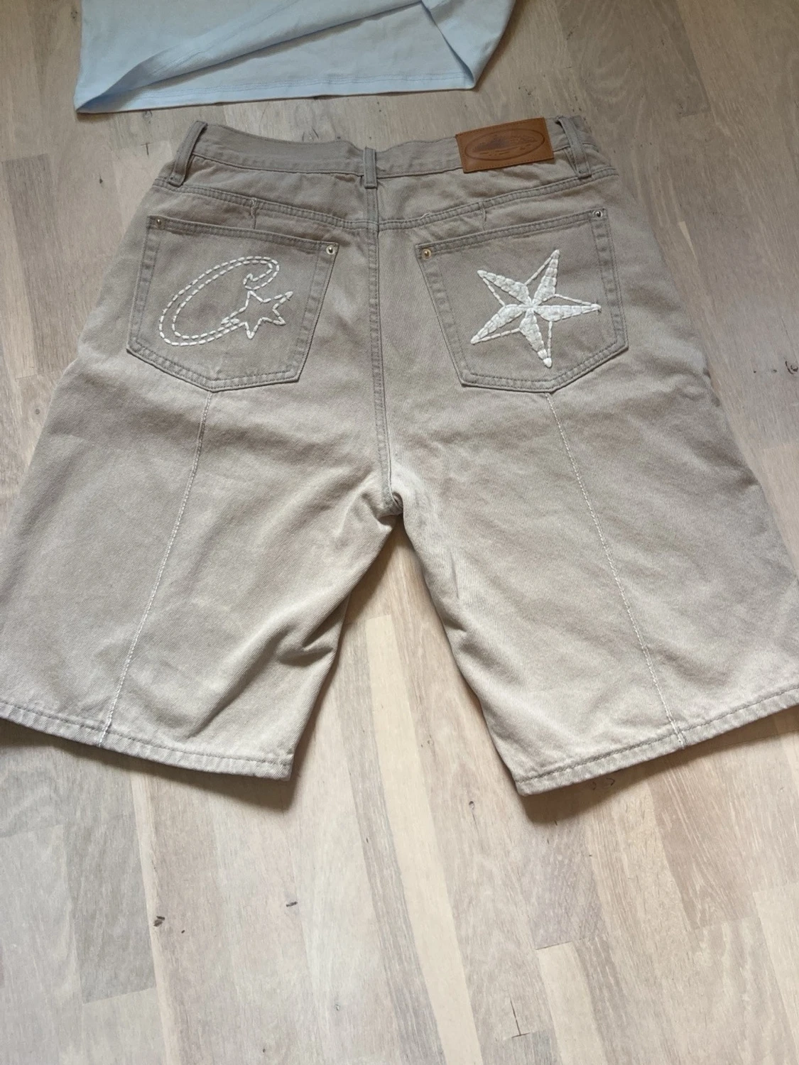 Gråa corteiz jeansshorts - 1