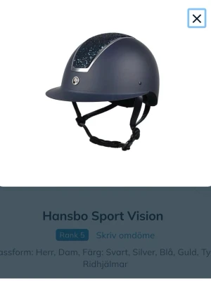 Mörkblå ridhjälm - Jättefin ridhjälm från Hansbo sport! I st 52-54💙Man kan dessutom justera storleken där bak🙌🏼 Nypris 1299kr mitt 350kr! Den är i fint skick och aldrig tappat eller avramling!
