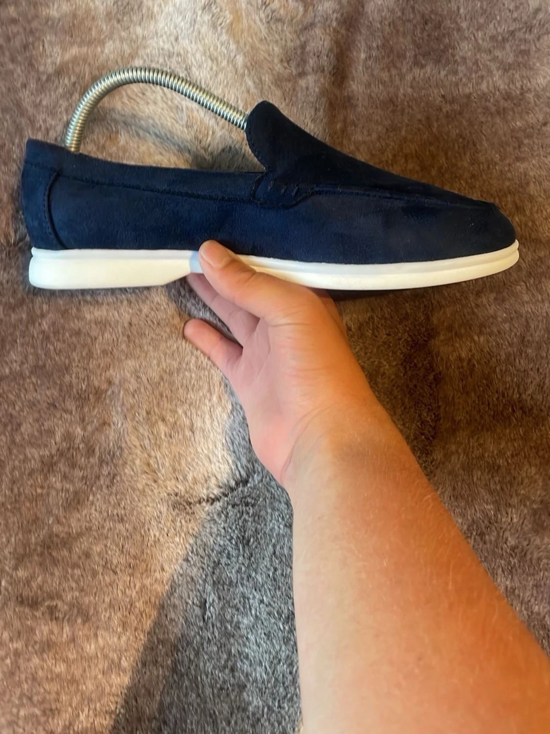 Mörkblå mockaloafers med vit sula - 2