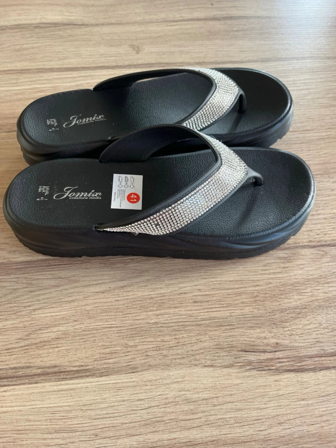 Svarta sandaler med glittriga band - 1