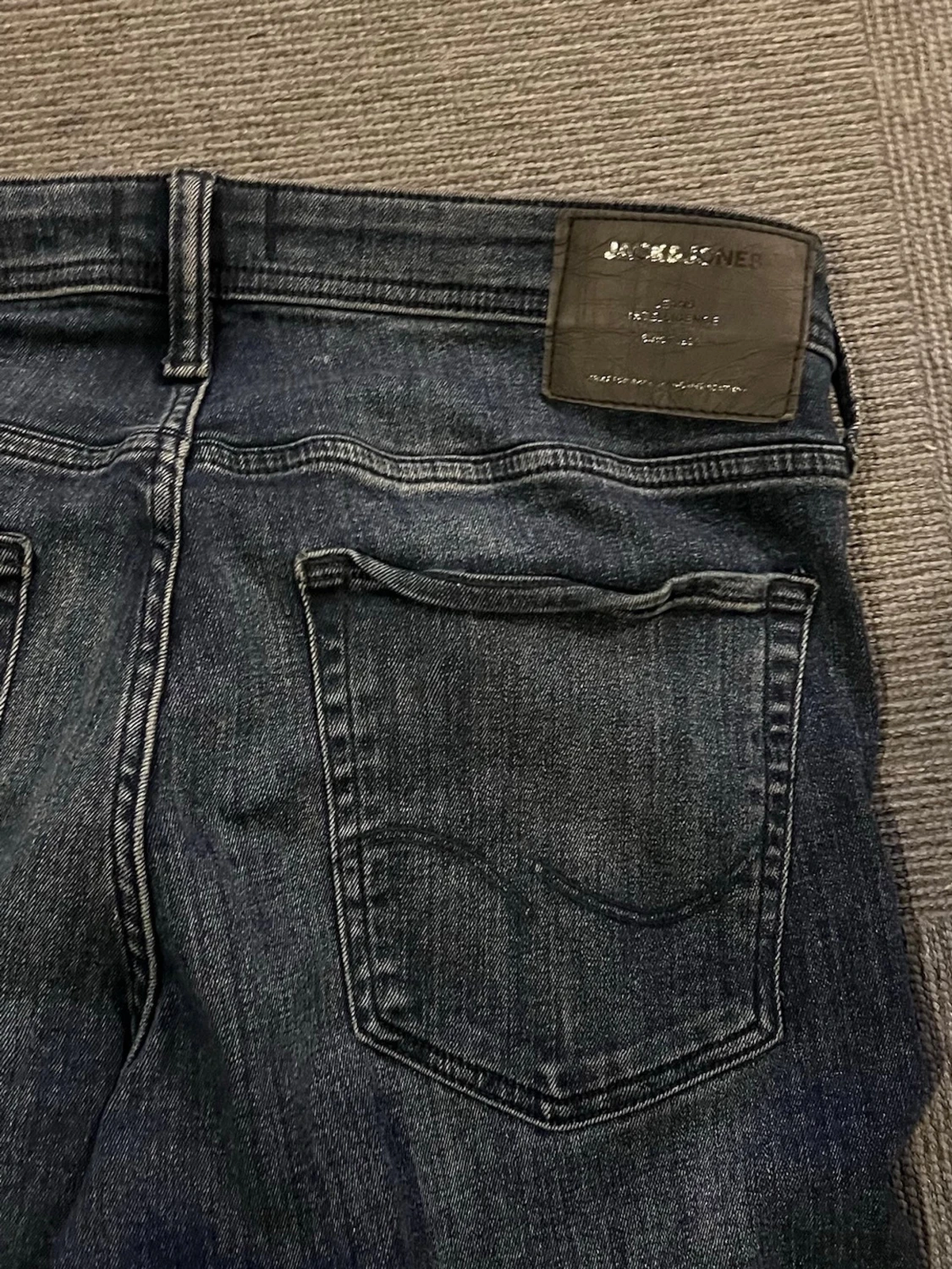 Mörkblå Jack and Jones jeans  - 5