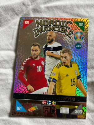 Nordens stjärnor  - Ett gammalt fotbollskort som innehåller tre av Nordens legender inom fotbollen. Denmanrk, finalen och Sverige har alla en fotbollspelare med på detta kort! 